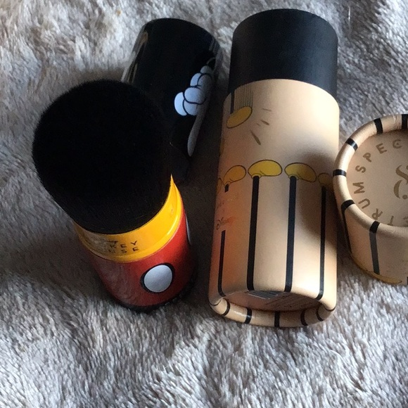 Disney Spectrum Limited Mickey Mouse Anniversary Retractable Kabuki Brush
New - Picture 2 of 3